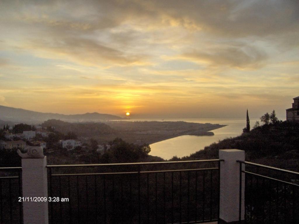 Villa La Torrecica, Con Caracter Andaluz Y Magnificas Vistas Al Mar Y Sierra Nevada Salobreña Esterno foto